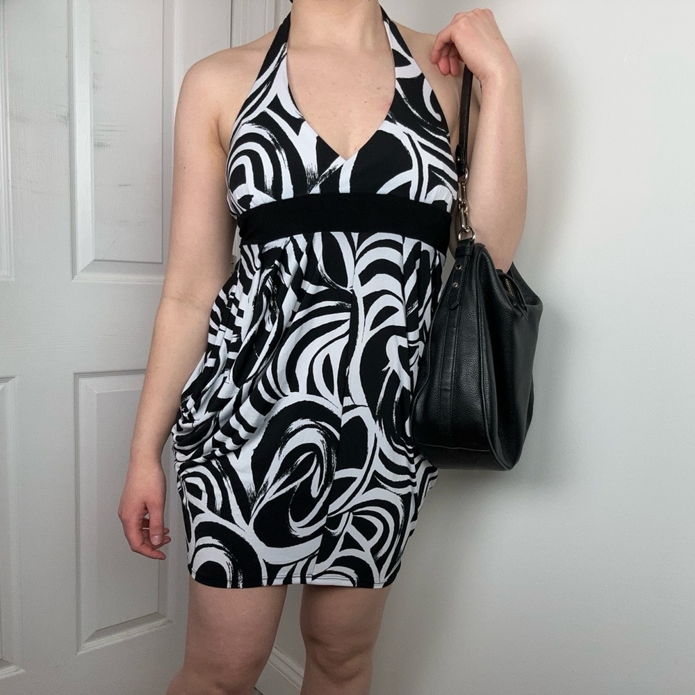 Vintage 90s/Y2K Taboo Black and White Halter Mini Dress | Small